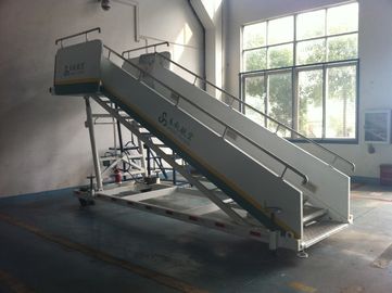 China Stable Aircraft Passenger Stairs 4610 kg Rear Axle Carrying Capacity supplier