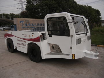 China Durable Aircraft Tow Tractor HFDQY6160 , Aircraft Tow Tug 160 KN Draw Bar Pull supplier