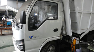 China Airplane Garbage Disposal Truck L 7990 W 2400 H 3691 mm Overall Dimension  supplier
